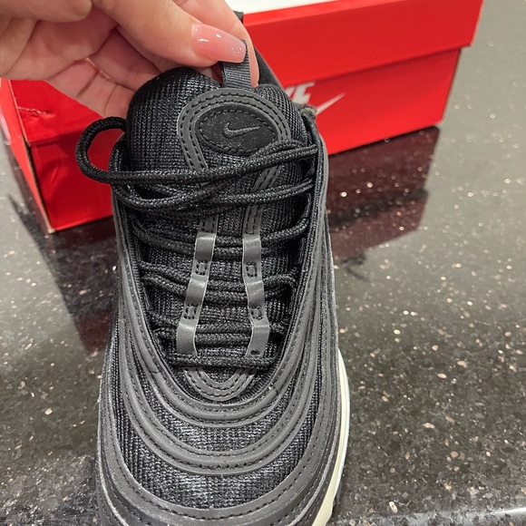 Nike shoes - Picture 5 of 9